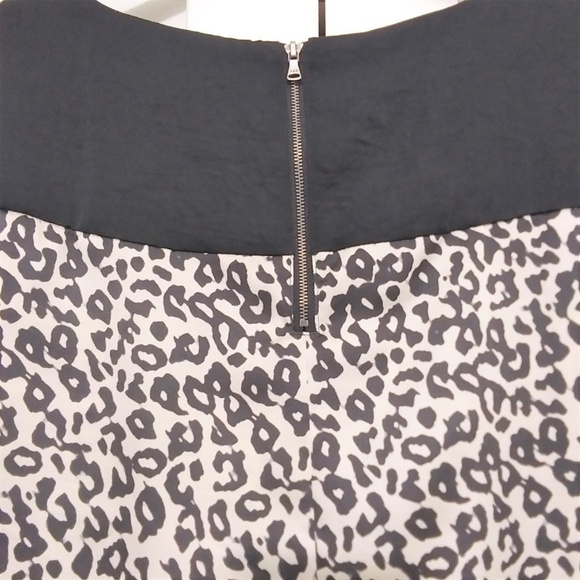 Loft Sleevless Animal Print Back Zip Baby Doll Top - Picture 4 of 6